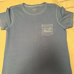 Women’s Vineyard Vines light blue T Shirt size medium